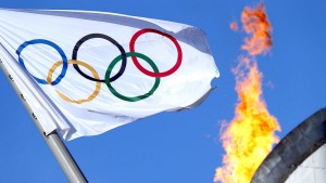 La bandiera a cinque cerchi e il braciere fiammeggiante, sono da sempre, nell'opinione comune, i simboli dei Giochi Olimpici. 